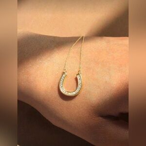 Elegant Gold Tone Horseshoe Necklace